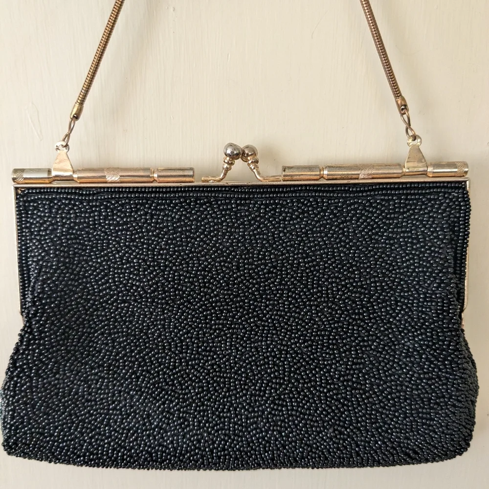 Vintage needlepoint & beaded convertible purse w/ gold serpentine chain handle